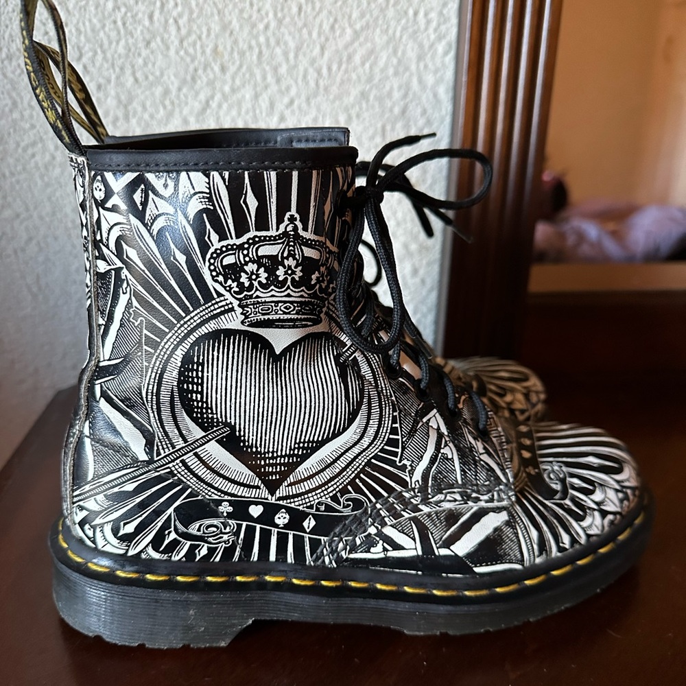 Dr. Marten 1460 Egret Playing Card RARE UK size 6, US men’s US 7, women’s size 8
